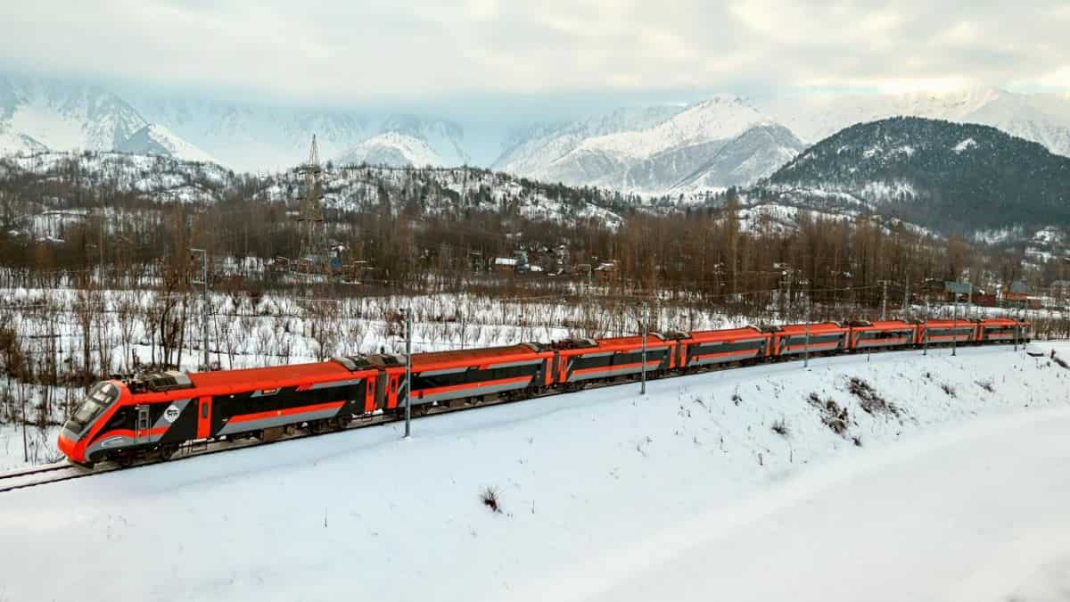 Jammu–Srinagar in 5 Hours: Vande Bharat Express extended to Jammu Tawi from March 1; check key details