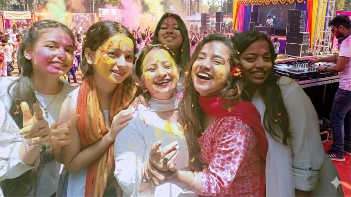 Holi party vibes with DJ