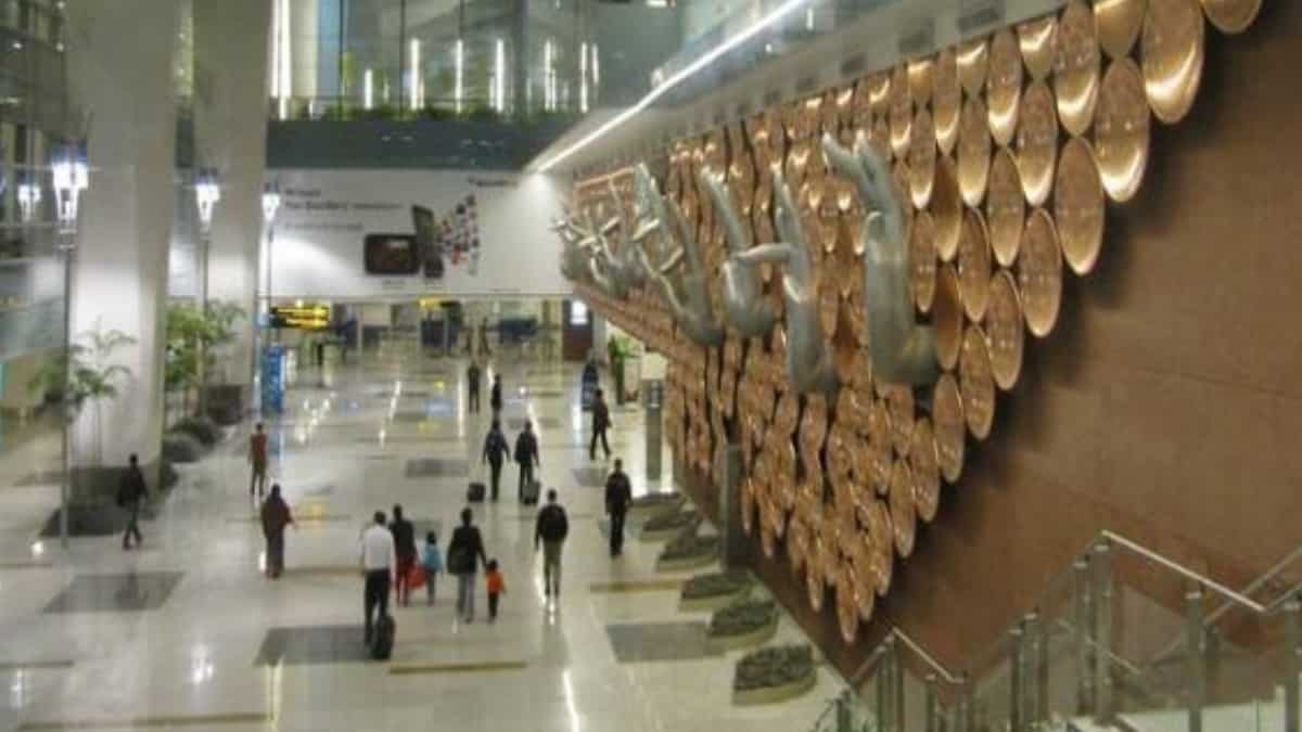 Passenger Alert: Delhi airport warns of possible flight schedule ...