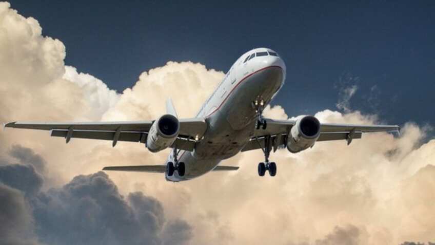 Washington DC flight operations resume after 'strong odour' triggers ground stop