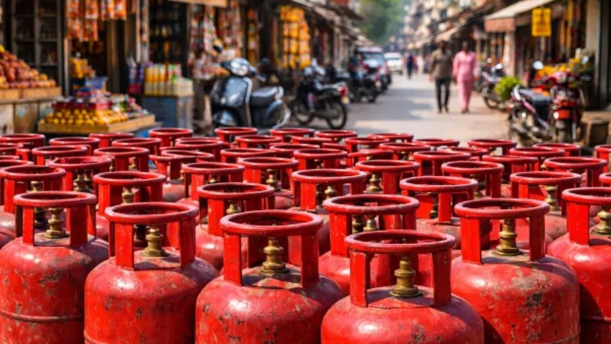 LPG supplies coming! Cooking gas-carrying Indian flag vessels Jag Vasant and Pine transit through strait