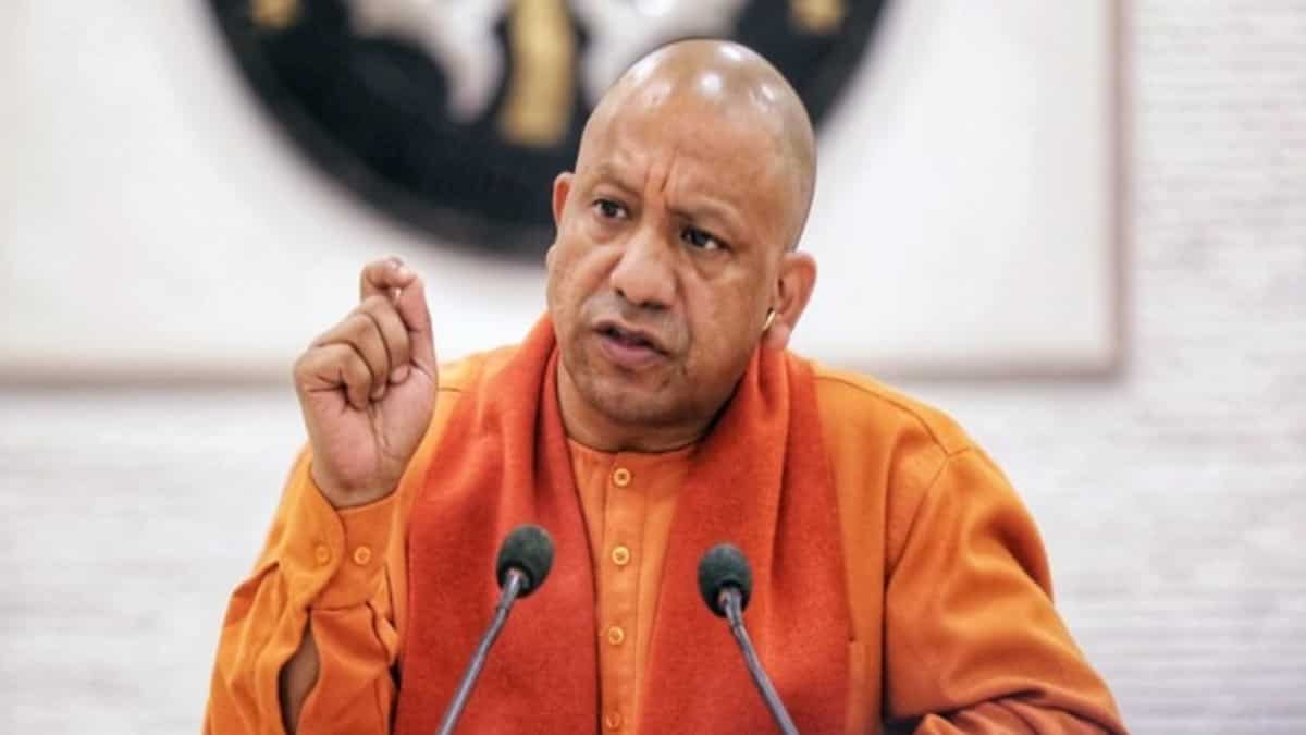 Warning Against Panic Buying: “No need to stand in queues, gas cylinders will reach your home,” says CM Yogi