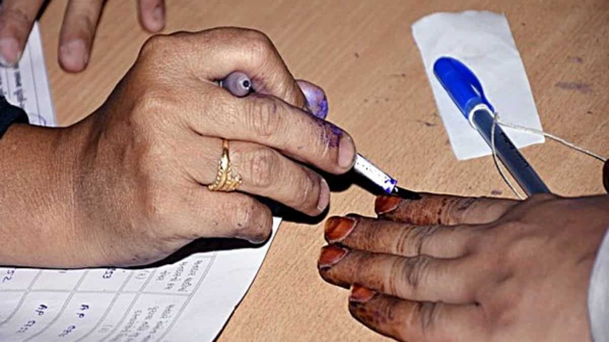 Paid holiday on polling days for employees, casual & daily wage workers in upcoming elections: ECI