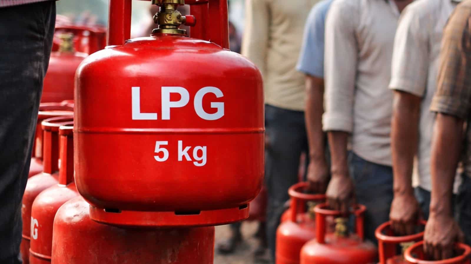 LPG Supply Doubled: Government increases daily allocation of 5 kg cylinders for migrant workers