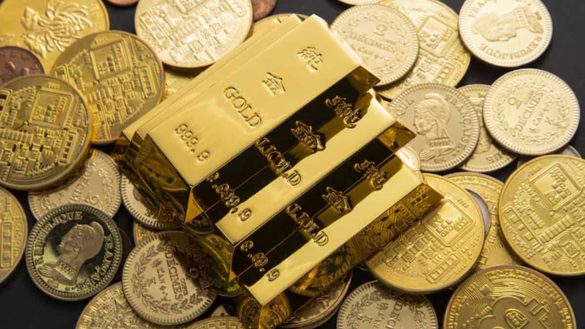 Gold prices log worst monthly drop since 2013, fall 12% in March: WGC