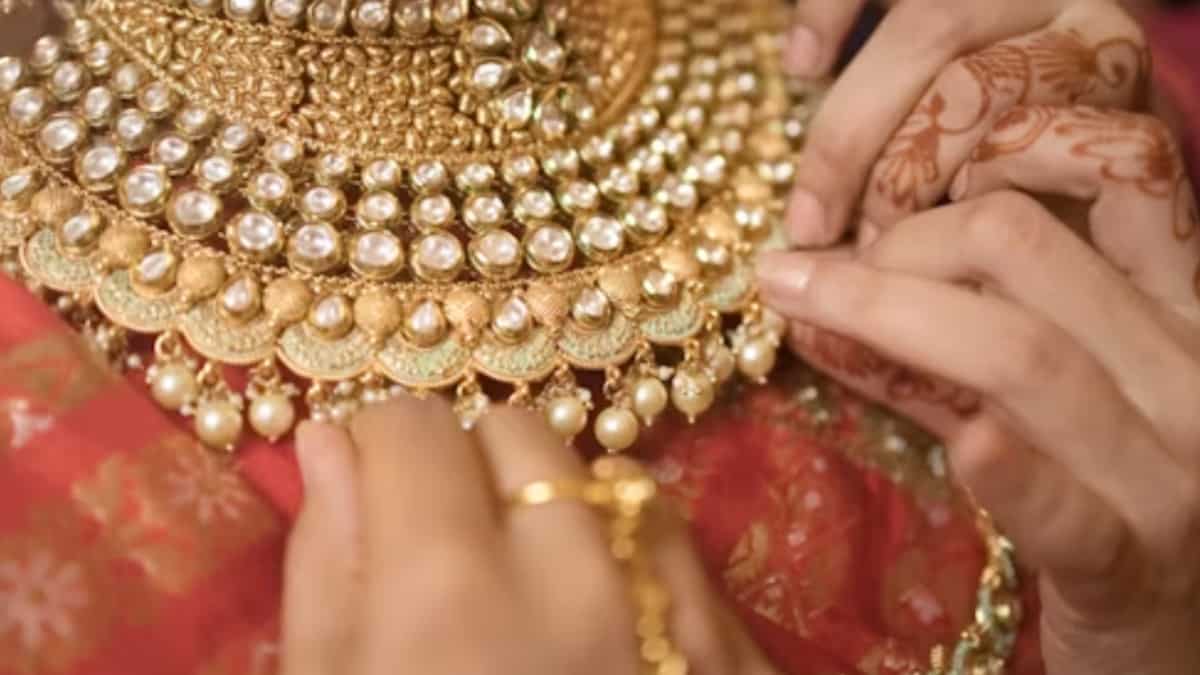 India’s gems and jewellery exports plunge 35% in March as West Asia conflict hits logistics and shipments