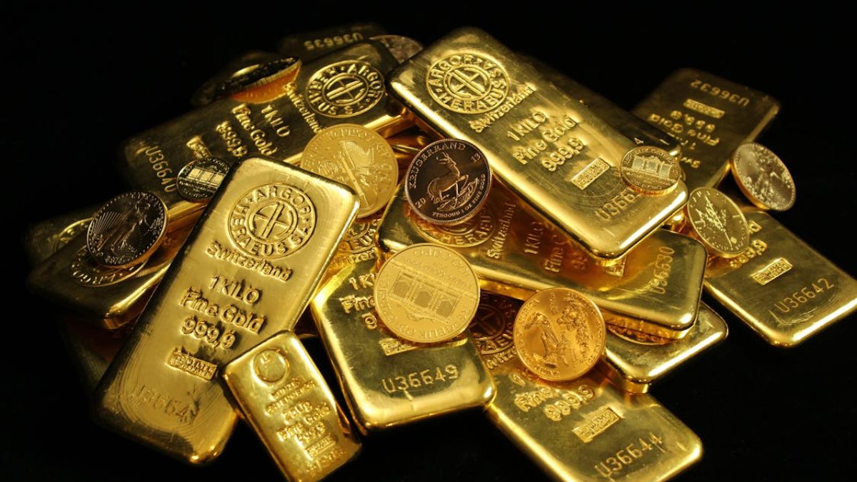 Centre updates authorised bank list for gold, silver imports; 15 banks cleared till March 2029
