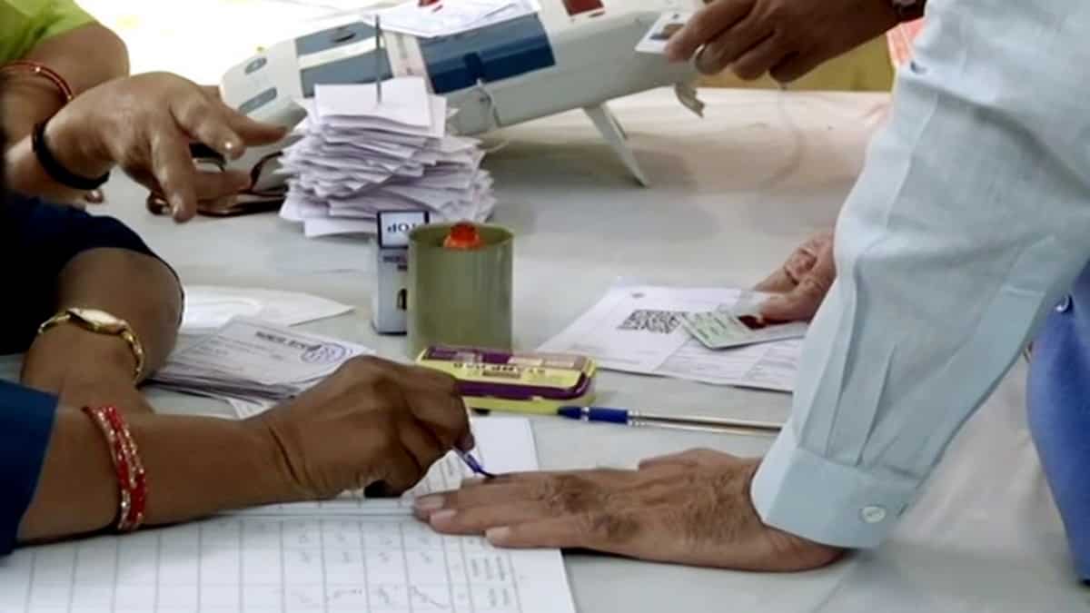 West Bengal extends 24×7 helpline till May 10; voters can report poll issues, threats