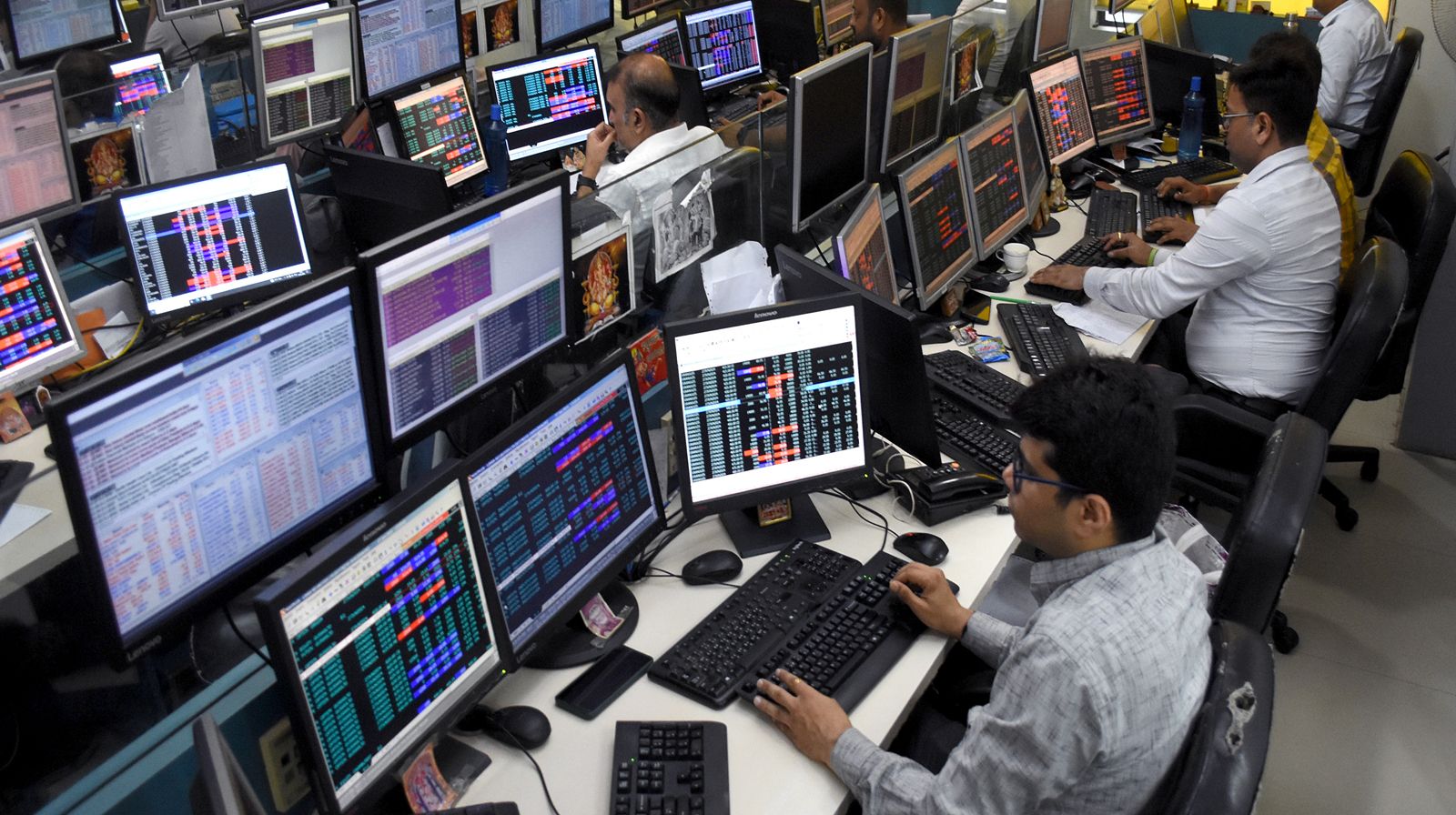 Services sector drives exports growth, offsets 64% of trade deficit in FY26: Finance Ministry Review
