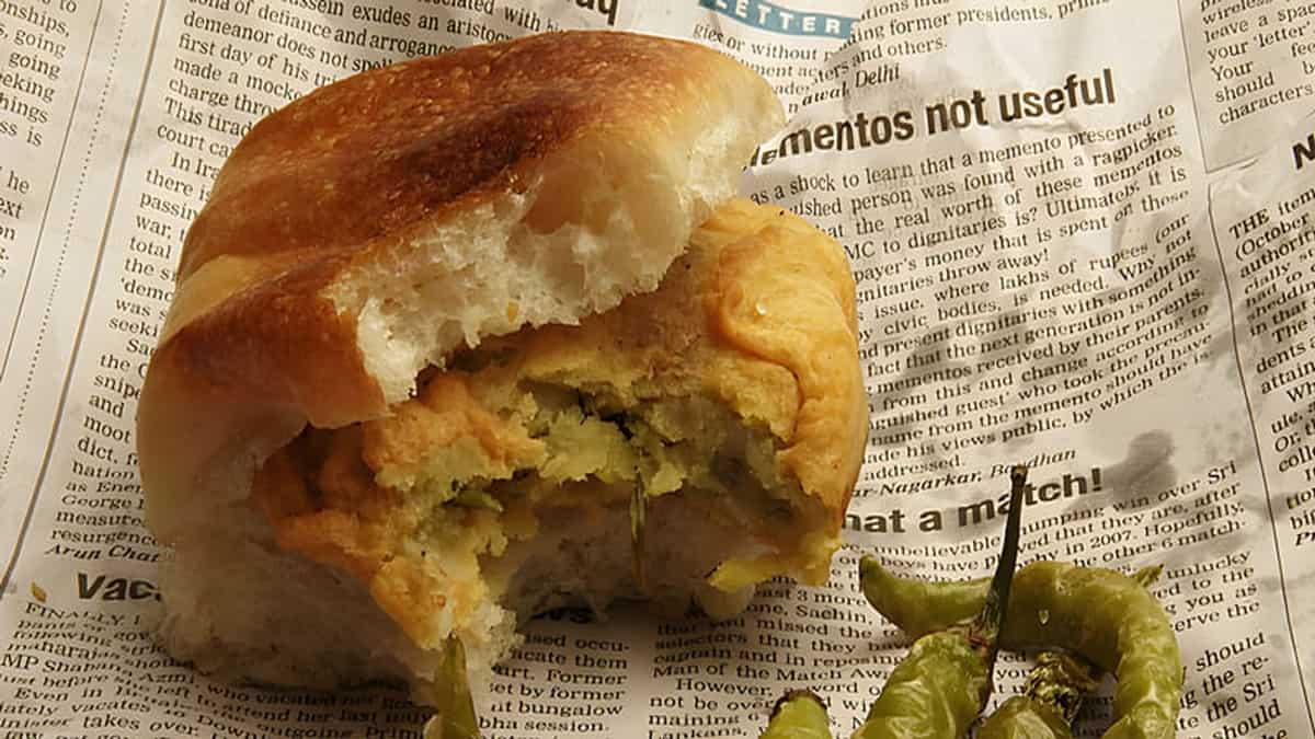 FSSAI directs food businesses to stop using newspapers for packaging and serving food