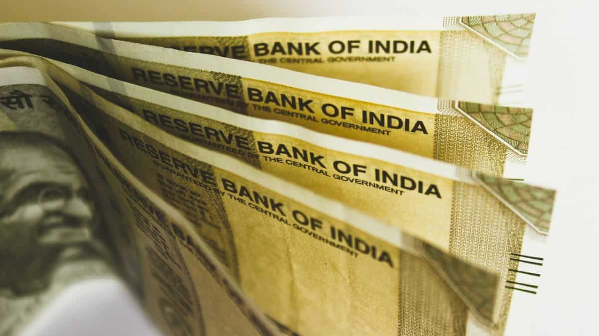 How to create a Rs 2 crore fund with Rs 2,100 monthly SIP