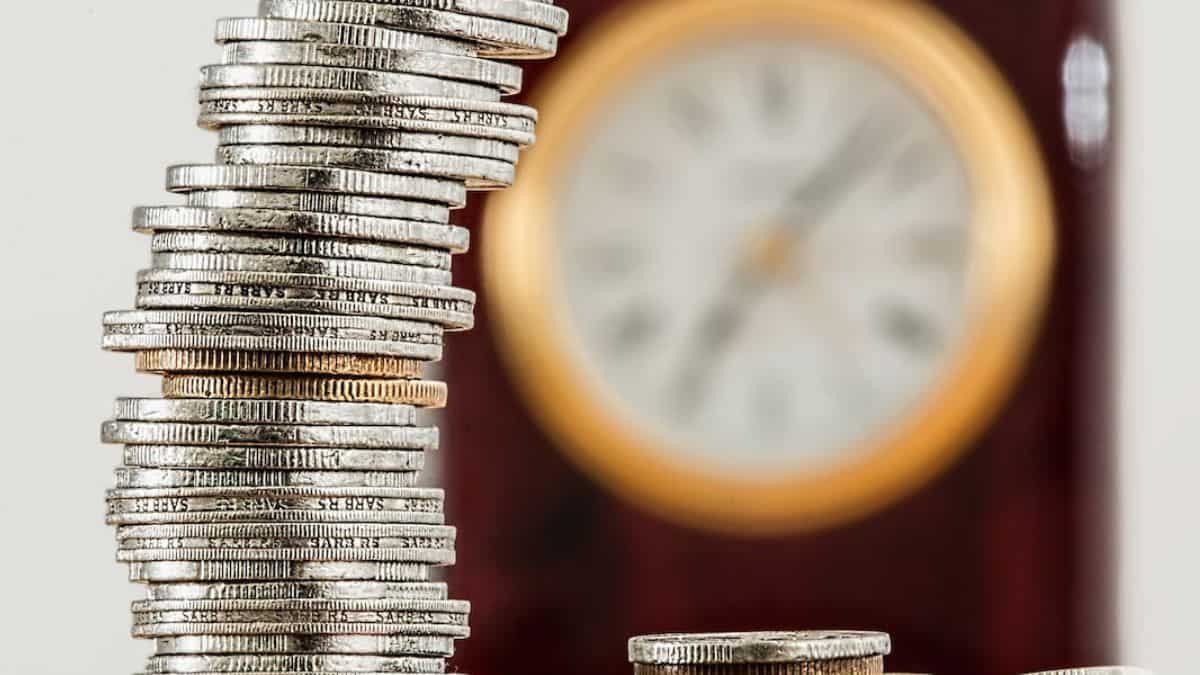 Power of Compounding: How long will it take to build Rs 1 crore retirement corpus with Rs 4,000-rs 20,000 monthly SIP? Check calculations