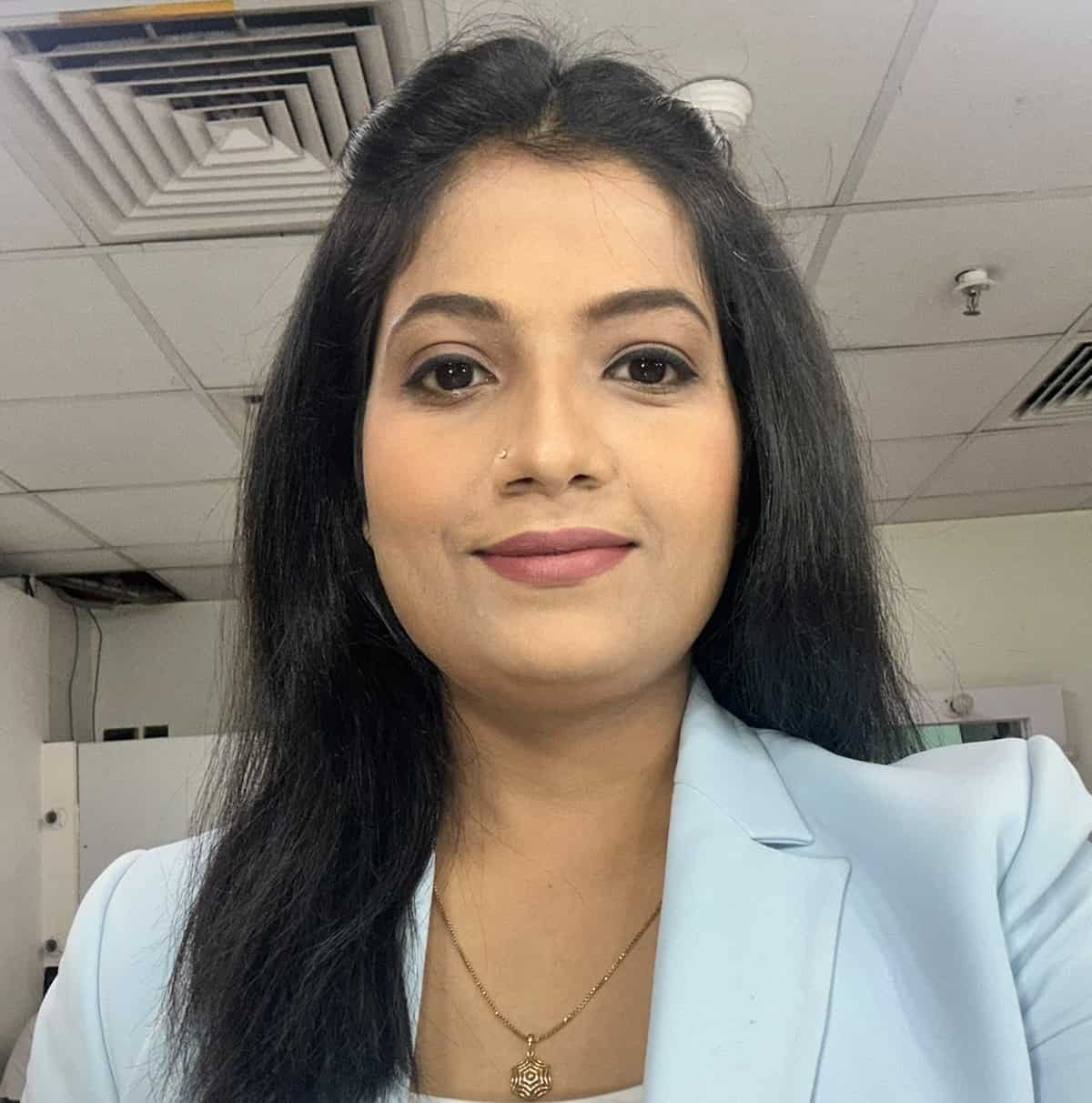 Kesari Rang Rashmi Upadhyay