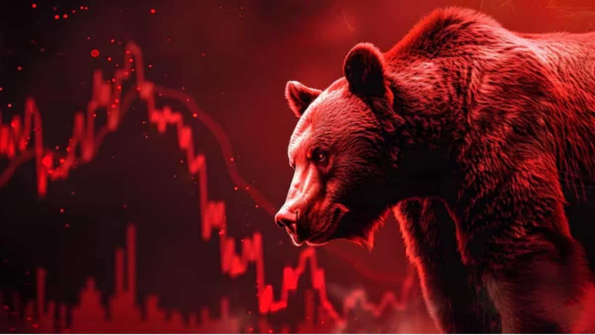 Closing Bell: Sensex falls 548 points, Nifty slips 157 points; FMCG, IT stocks drag