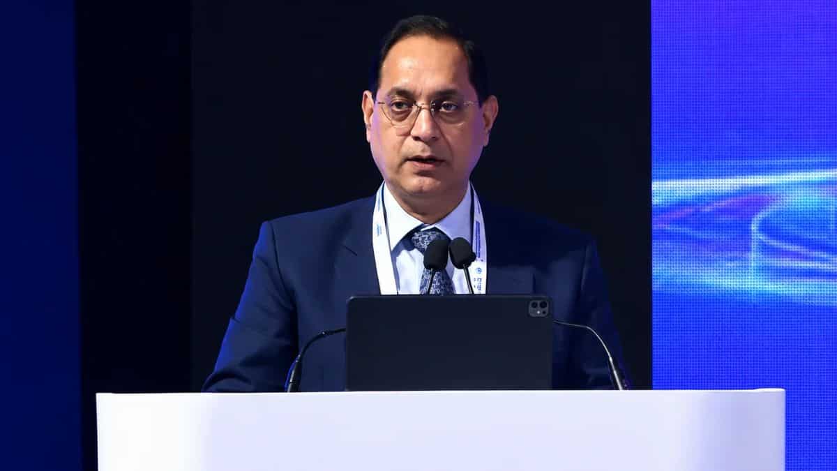 SEBI working on graded compliance for stockbrokers; give-up, take-up facility to cover custodial clients