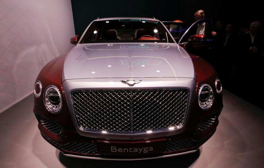 2018 Geneva Motor Show starts with dazzling models