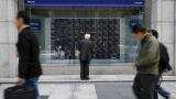 Asian shares ease as Japan&#039;s economic growth stalls in Q2 