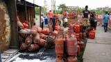 President hands over free LPG connection under Ujwala scheme President hands over free LPG connection under Ujwala scheme