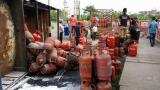 President hands over free LPG connection under Ujwala scheme