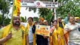TDP MPs detained while marching towards PM''s residence