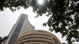 Sensex nosedives 344 points; Markets resume downward spiral on global meltdown, F&amp;O expiry