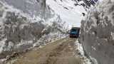 One-way traffic restored on Leh-Srinagar highway