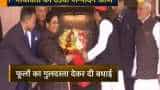 Akhilesh Yadav meets Mayawati on her birthday