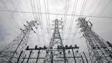 Power minister reviews renewable energy sector, calls on lenders to fund RE projects