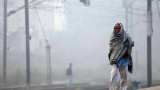 Delhi weather today: Mercury drops further; 30 trains cancelled due to fog Delhi weather today: Mercury drops further; 30 trains cancelled due to fog