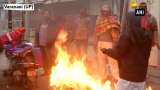 Locals set up bonfires as cold wave intensifies in UP Locals set up bonfires as cold wave intensifies in UP