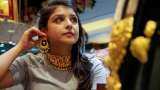 Gold price edges higher as global recession fears persist