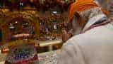 PM Modi offers prayers at Gurudwara Sis Ganj on Guru Teg Bahadur&#039;s 400th Prakash Purab