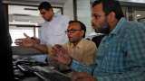 Dalal Street Corner: IT, auto stocks help benchmarks snap 3-day losing streak despite heavy sell off; what should investors do on Friday? Dalal Street Corner: IT, auto stocks help benchmarks snap 3-day losing streak despite heavy sell off; what should investors do on Friday?