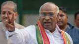 Gujarat Election 2022: Congress President M. Kharge Targets PM Modi Said, 'He Gains Sympathy By Calling Himself Poor' Gujarat Election 2022: Congress President M. Kharge Targets PM Modi Said, 'He Gains Sympathy By Calling Himself Poor'