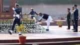 Vijay Diwas 2022: Defence Minister Rajnath Singh pays tribute At National War Memorial | Photos