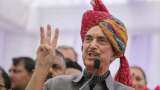 Ghulam Nabi Azad should be stripped of Padma award for 'compromising national security': Congress Ghulam Nabi Azad should be stripped of Padma award for 'compromising national security': Congress