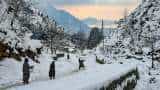 Snowfall And Cold Wave In Kashmir | Cold Wave Tightens Grip In Kashmir
