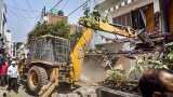 Umesh Pal Murder Case: Bulldozer Demolishes House Of Zafar Ahmad, 'Close Aide' Of Gangster Atiq Ahmed Umesh Pal Murder Case: Bulldozer Demolishes House Of Zafar Ahmad, 'Close Aide' Of Gangster Atiq Ahmed