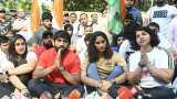 Wrestler's Protest: Supreme Court Sends Notice To Delhi Police; Next Hearing On Friday Wrestler's Protest: Supreme Court Sends Notice To Delhi Police; Next Hearing On Friday