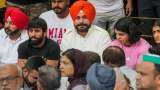 Navjot Singh Sidhu Joins Wrestlers&#039; Protest At Jantar Mantar