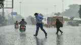 Parts of Delhi receive fresh spell of rain as temperature falls