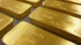 Gold prices flat as steady dollar counters economic risks