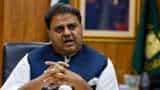 Imran Khan&#039;s Party Leader Fawad Chaudhry Sprints Inside Court To Avoid Arrest
