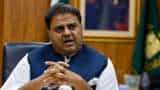 Imran Khan's Party Leader Fawad Chaudhry Sprints Inside Court To Avoid Arrest Imran Khan's Party Leader Fawad Chaudhry Sprints Inside Court To Avoid Arrest
