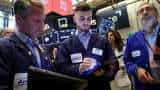S&amp;P 500 ends down with banks mostly lower, indexes post weekly gains
