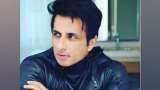  Sonu Sood supports local sugarcane juice business in US