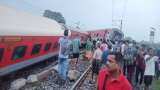 Mumbai-bound 12810 Howrah-CSMT Express derails near Jharkhand&#039;s Chakradharpur; 2 dead, 140 injured; Railways announces ex-gratia