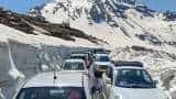 Snowfall in Himachal leads to closure of 223 roads, Shimla hotel room occupancy rises to 70% Snowfall in Himachal leads to closure of 223 roads, Shimla hotel room occupancy rises to 70%