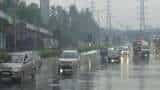 Heavy rain lashes Mumbai; IMD issues alert, traffic disruptions reported Heavy rain lashes Mumbai; IMD issues alert, traffic disruptions reported