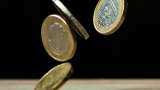 SBI 5-Year FD vs SCSS: Which can offer higher quarterly income on Rs 11,00,000 investment? SBI 5-Year FD vs SCSS: Which can offer higher quarterly income on Rs 11,00,000 investment?